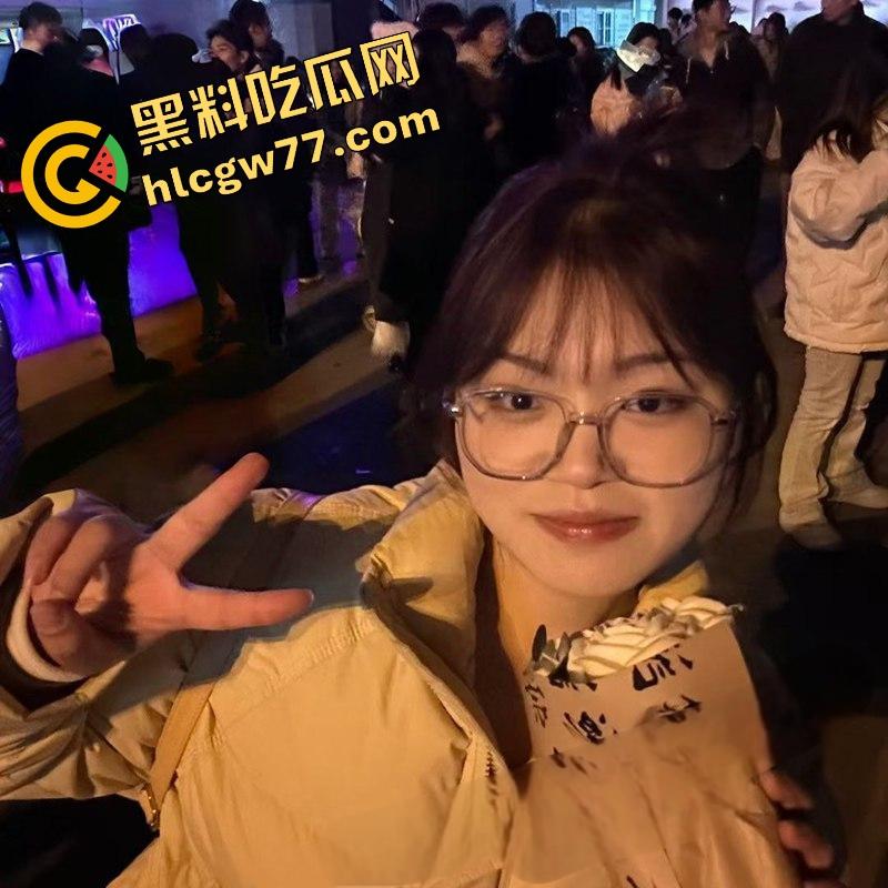 安徽文达信息工程学院【王忠燕】背着男友约炮劈腿 眼镜骚鸡主动骑乘榨精 反差惊人！-5