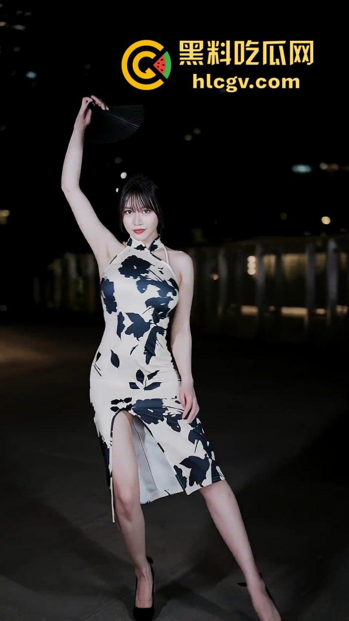 抖音13万粉网红【芋泥丸紫】翻车！停更背后竟是大哥定制跑车刷礼大尺度自慰曝光！-1