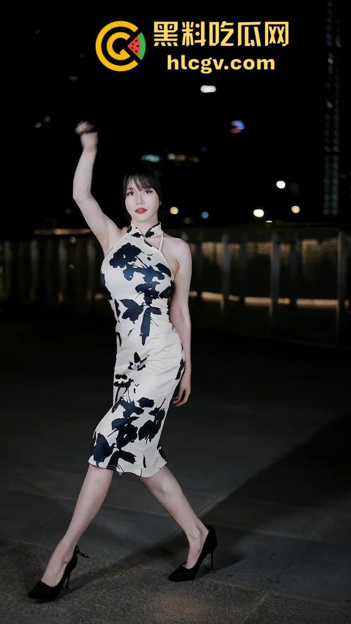 抖音13万粉网红【芋泥丸紫】翻车！停更背后竟是大哥定制跑车刷礼大尺度自慰曝光！-3