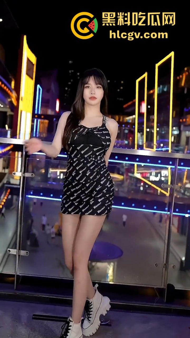 抖音13万粉网红【芋泥丸紫】翻车！停更背后竟是大哥定制跑车刷礼大尺度自慰曝光！-4