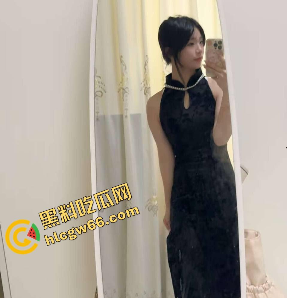 山东青岛06年高三嫩妹【胡雯欣】清纯皮下藏淫母狗，性欲烧脑被网友远程调教一个月，浪成烂洞满手淫水嗷嗷求干！-2