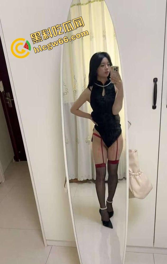 山东青岛06年高三嫩妹【胡雯欣】清纯皮下藏淫母狗，性欲烧脑被网友远程调教一个月，浪成烂洞满手淫水嗷嗷求干！-3