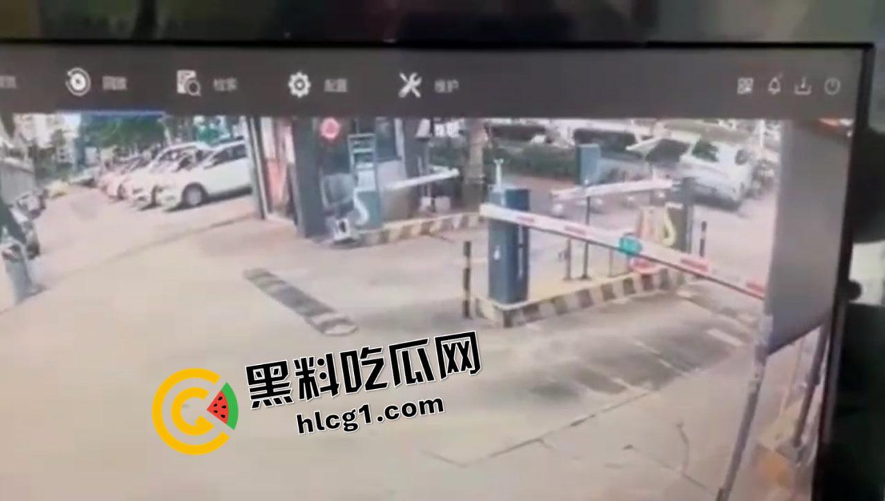 小米SU7首场惨案！一死三伤 疑似刹车失控  难道要变成中国版特斯拉 现场视频流出-2