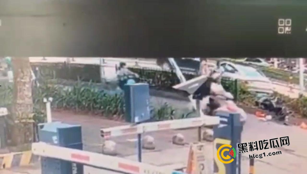 小米SU7首场惨案！一死三伤 疑似刹车失控  难道要变成中国版特斯拉 现场视频流出-3