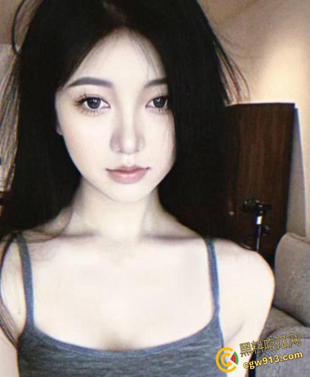 湖南师范学院高冷校花【李欣】，带眼镜舔弄大屌，金主肉屌滑出阴道，娇媚浪叫求继续，终被内射 ！-1