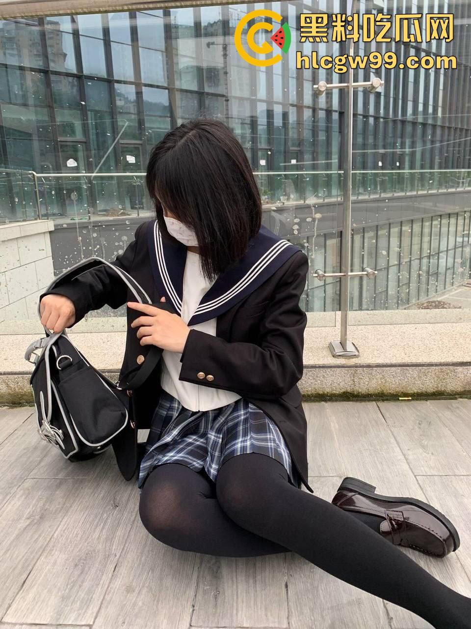 江西短发萌妹【孙怡】私密照疯传,掰穴露骚逼给男友拍,学校学霸家里宝,清纯小处女实际逼都黑了!-2