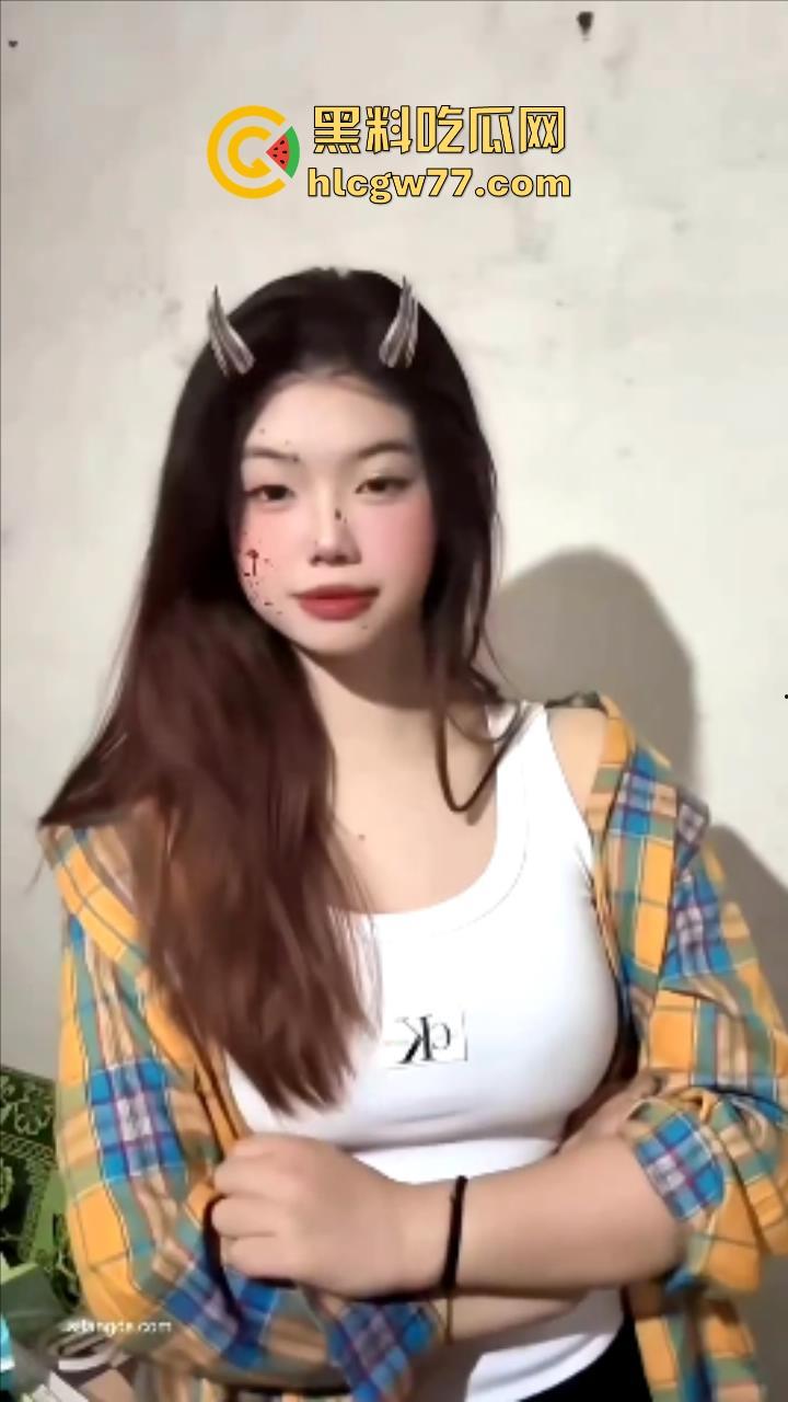 极品巨乳福利姬【李雨】大尺度付费视频流出,硕大浑圆大奶子上演超大尺度自慰 淫水狂喷!-2