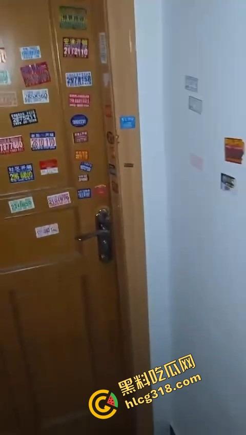 基佬约炮骗到瓜友聊天记录曝光,黑丝女装大佬脱裤惊现大吊,一夜情变基情,瓜友差点被开后门!-5