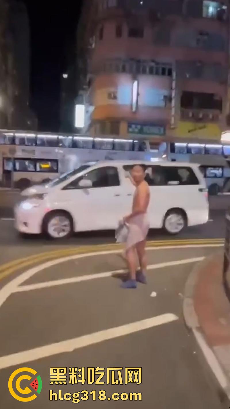 香港小伙白嫖吃霸王鸡,连吃三次翻车被大哥围堵,逼迫在旺角裸奔,身上写满侮辱文字!-5