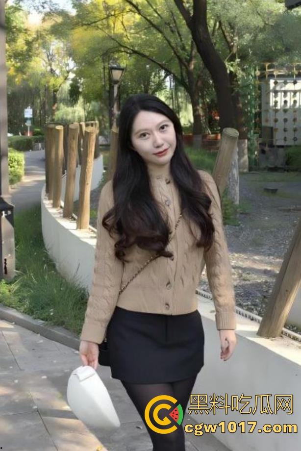 海角乱伦!与嫂子KTV包厢激情偷欢,性感白丝骑乘猛插,全裸开嗓边唱边操全程极度刺激!-2