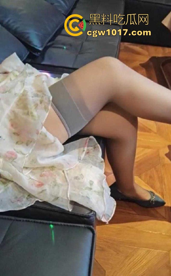 海角乱伦!与嫂子KTV包厢激情偷欢,性感白丝骑乘猛插,全裸开嗓边唱边操全程极度刺激!-4