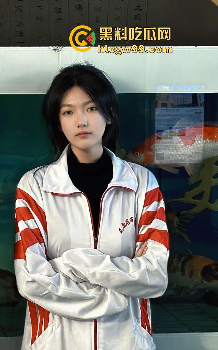 瓦房店高级中学反差小母狗【晨佳】青春年华爱上美味大鸡巴，淫荡吸蛋舔屌口爆内射！独家曝光！-1