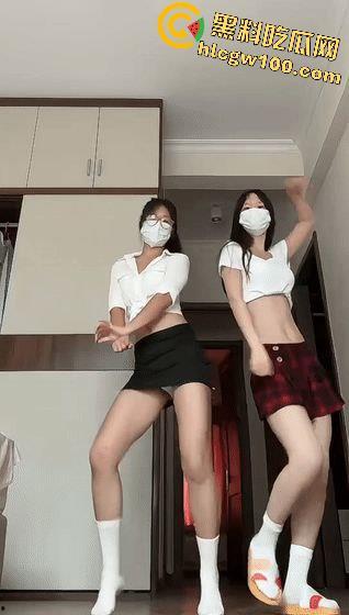 抖音13W粉丝网红【桃子】,极品双人裸舞 富哥版和抖音版居然还不一样-11