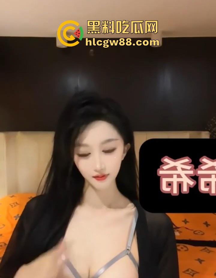 抖音40w粉丝网红【Fortune】大尺度诱惑私拍泄露 高冷御姐风骚揉胸 展示性感蜜桃臀 很有撸点!-2