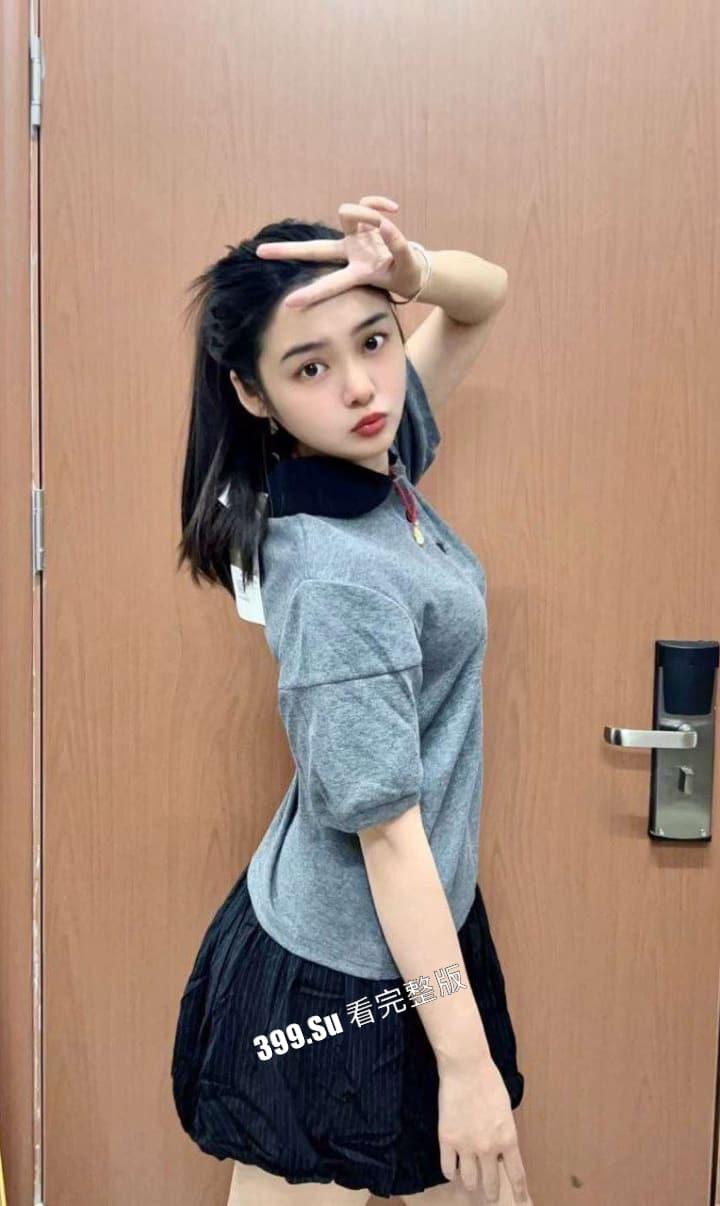 重庆21岁学生妹 曹兴运 分手后遭前男友曝光生活照和性爱视频 传播其是条性欲超强的反差母狗 至今任能偶尔约出来做爱-1