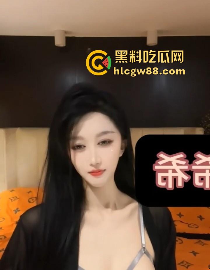 抖音40w粉丝网红【Fortune】大尺度诱惑私拍泄露 高冷御姐风骚揉胸 展示性感蜜桃臀 很有撸点!-4