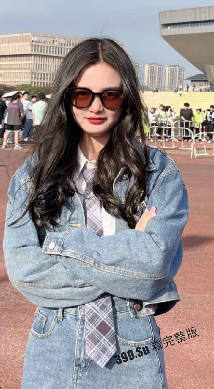 重庆21岁学生妹 曹兴运 分手后遭前男友曝光生活照和性爱视频 传播其是条性欲超强的反差母狗 至今任能偶尔约出来做爱-7