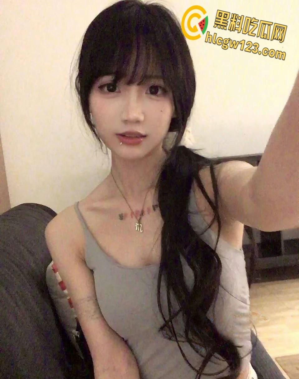 抖音高颜值网红【心系小许】,可甜可咸可御可萝堪称完美,高价定制自慰扣穴!-2