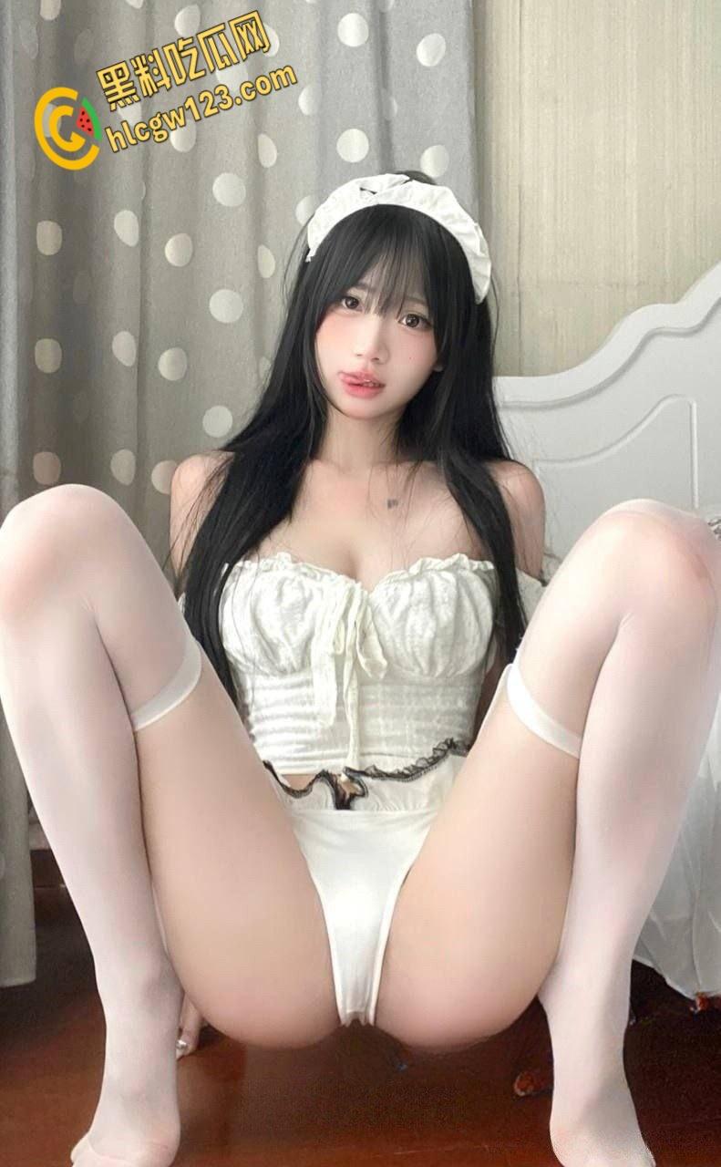 抖音高颜值网红【心系小许】,可甜可咸可御可萝堪称完美,高价定制自慰扣穴!-3