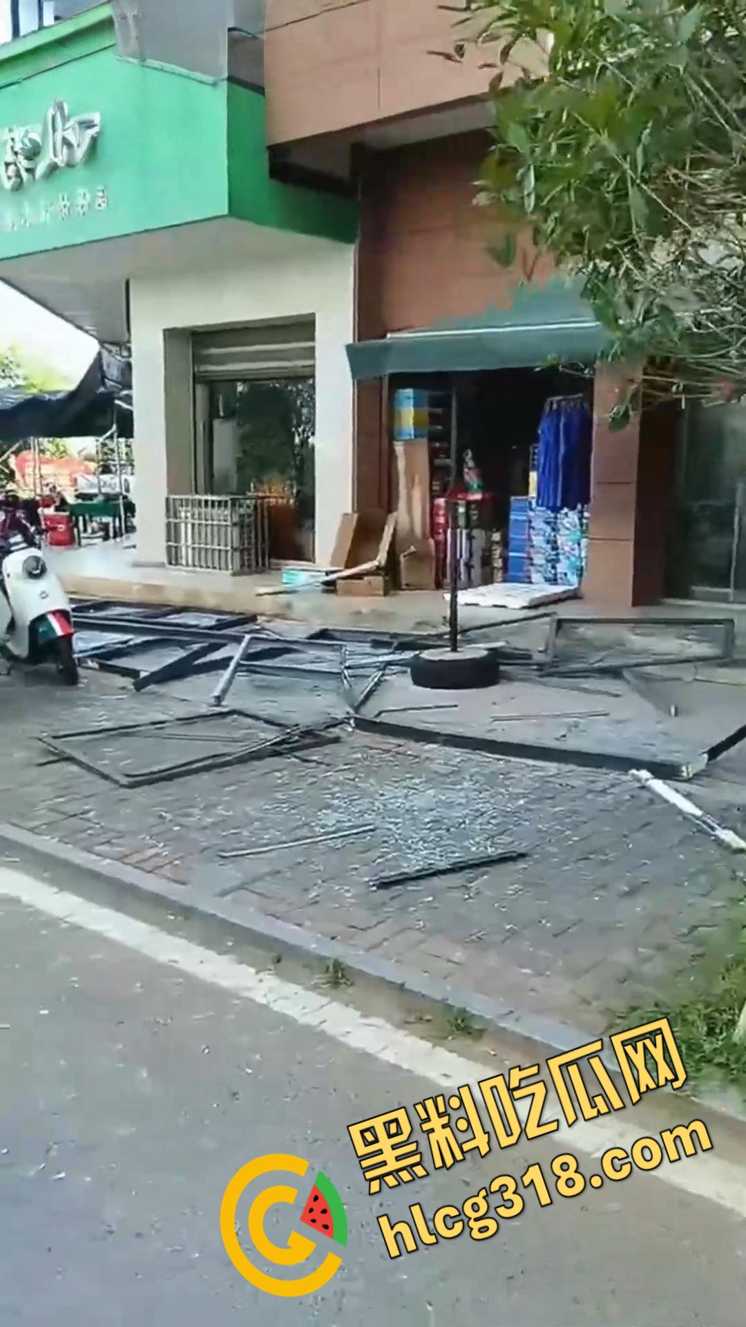 湖南常德临澧花炮厂发生爆炸,现场火光冲天蘑菇云升起,该厂曾因消防问题被罚,这回厂家可要破产咯 !-4