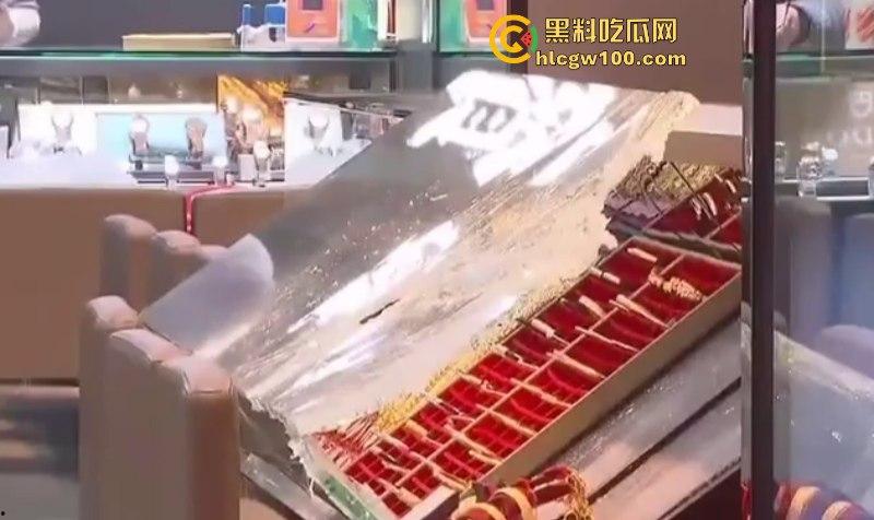 开宝马抢金铺?香港上水南丰珠宝 遭4名外籍蒙面歹徒洗劫 现场视频实拍曝光!-1