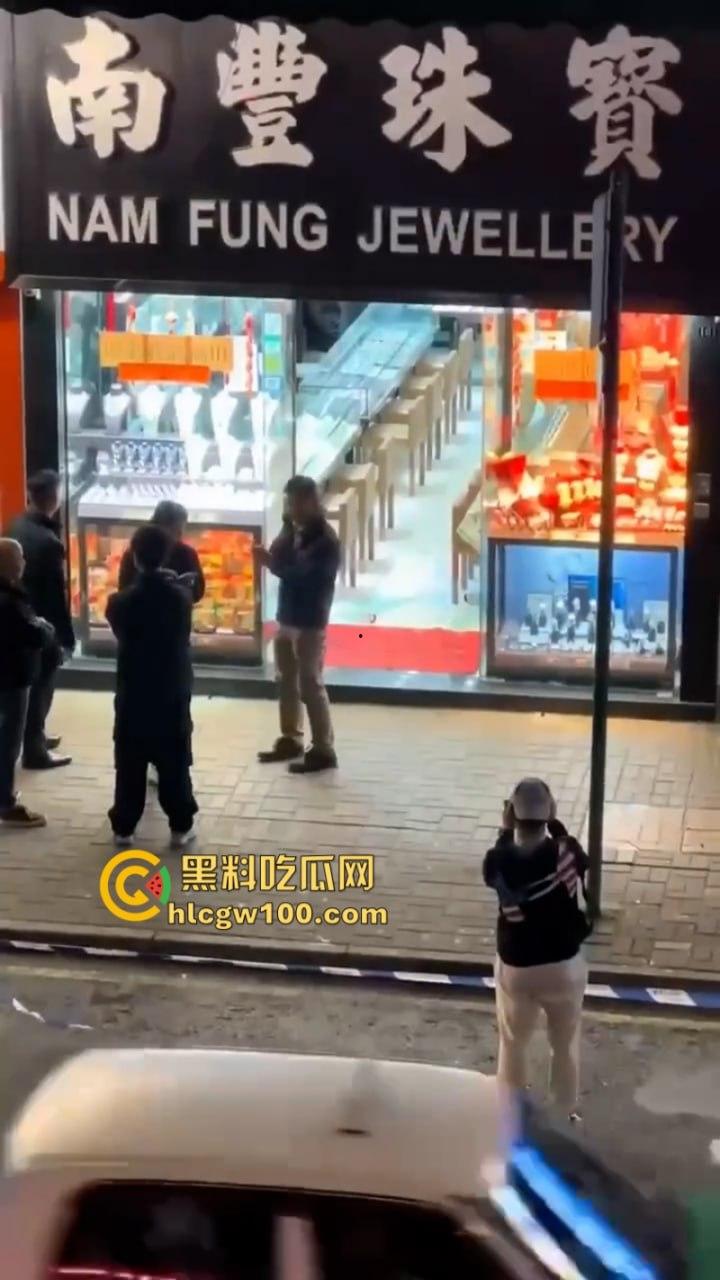 开宝马抢金铺?香港上水南丰珠宝 遭4名外籍蒙面歹徒洗劫 现场视频实拍曝光!-2
