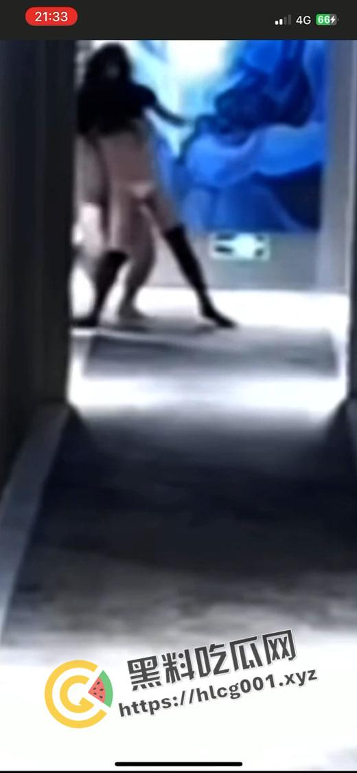 男娘?更要狠狠的草!男娘约炮网友发现是油腻大叔 想跑被强行拉回狠狠插屁眼 现场视频曝光-3