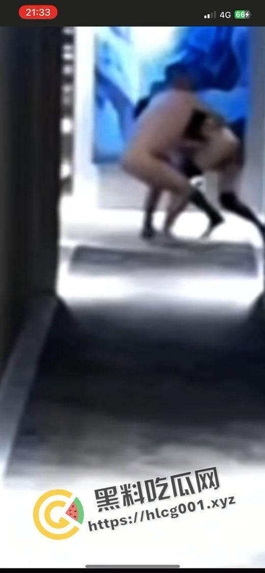 男娘?更要狠狠的草!男娘约炮网友发现是油腻大叔 想跑被强行拉回狠狠插屁眼 现场视频曝光-4