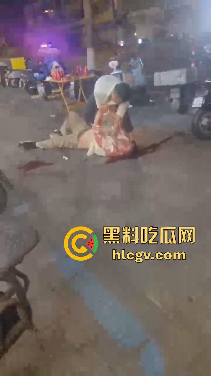 南通东北烧烤场闹大事!两桌人喝多对视一眼就起冲突,口角升级直接捅人!看人一眼都要命!-7