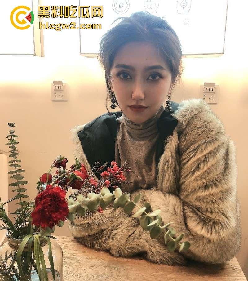 台湾高颜值奶妹【赖芷嫣】自拍泄密流出 手受伤都挡不住骚气,漏奶露点全程呻吟甜到发腻!-6