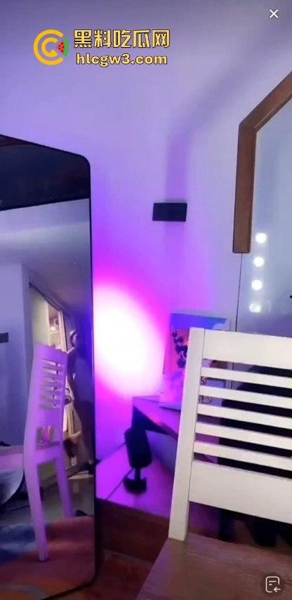 抖音网红【萝漫莉】直播福利版流出,假鸡吧自嗨狂摆,演得大哥们鸡巴硬到不行 独家爆料!-10