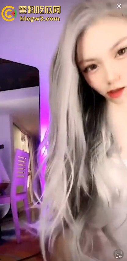 抖音网红【萝漫莉】直播福利版流出,假鸡吧自嗨狂摆,演得大哥们鸡巴硬到不行 独家爆料!-15