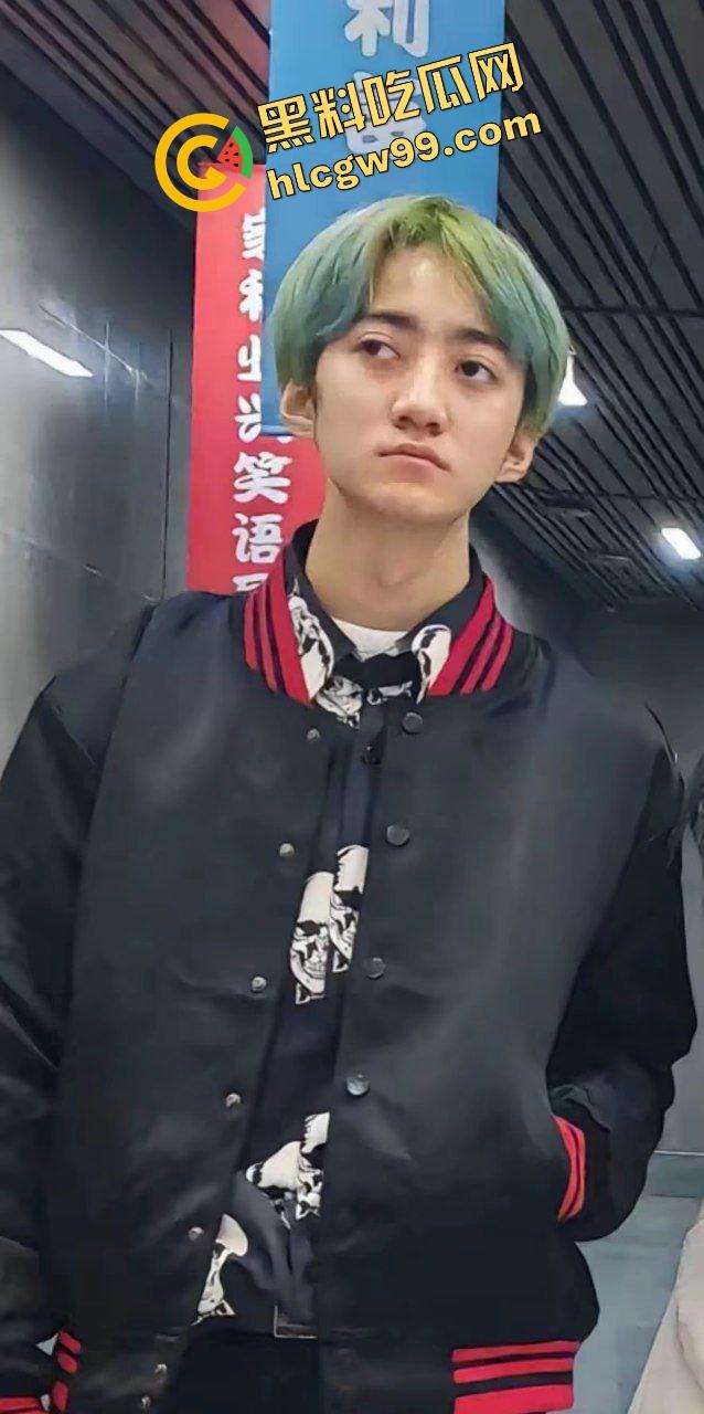 抖音黄毛精神小伙【蔡少】得吃小学未满18JK白丝妹,被女孩父亲撞见暴力殴打!原创独家曝光流出!-5