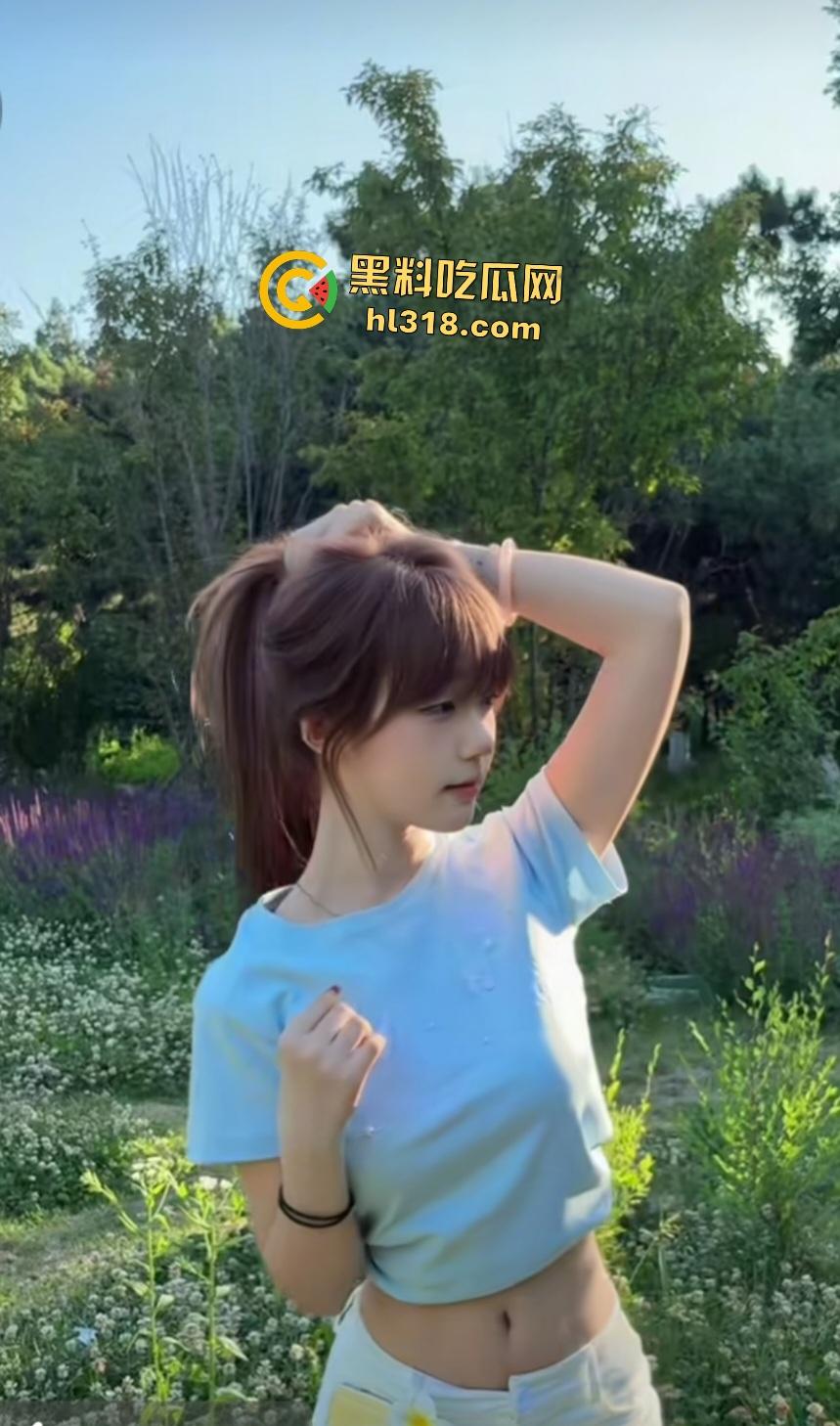 抖音JK女神【张思涵】自摸捏奶喊破天,在男厕后入狂扇屁股,被20厘米大鸡巴内射要哭了!-2