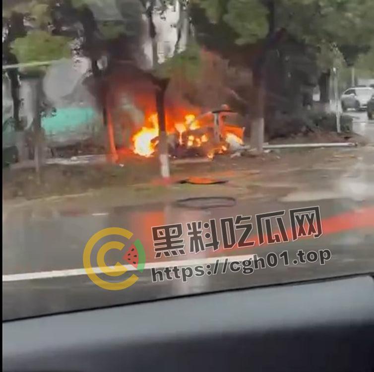 苏州小鹏p7失控 网红女车主当场死亡 疑似雷达失效 现场视频流出-6