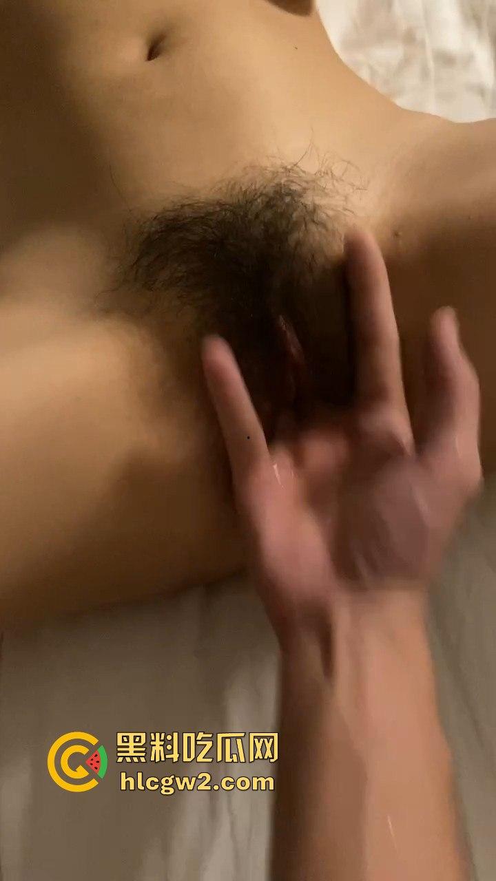 瓜友投稿表弟介绍的大三骚妹妹【李雪菲】放假期间赚生活费 2K包夜物有所值 真他妈顶!-4