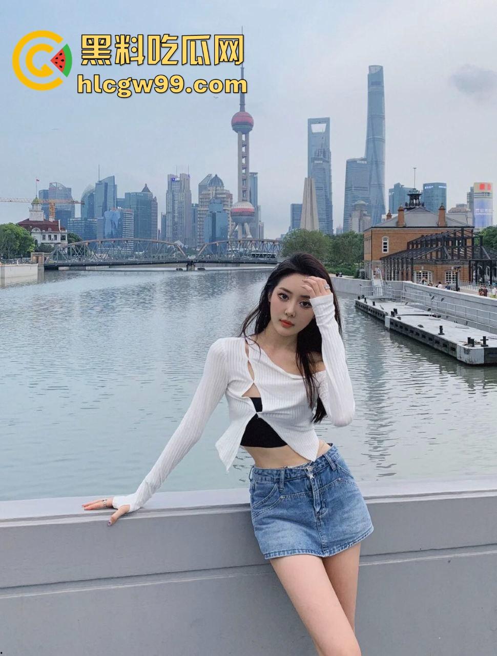 拼多多玩法进KTV,众筹重金拿下骚货公主,只因不穿内裤直接被带走,酒店轮流爆肏一夜,全场射到天亮!-1