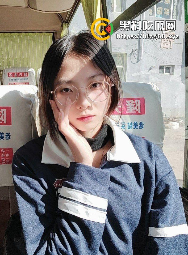 精神小妹『安萱尔』手活神技,楼道里猛搞大保健,润滑油推鸡巴爽射喷墙,手法牛逼鸡巴抖断!-1