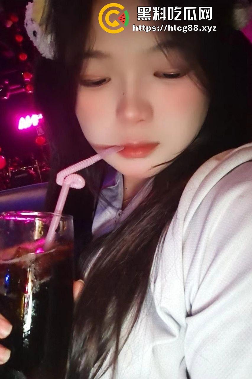 精神小妹『安萱尔』手活神技,楼道里猛搞大保健,润滑油推鸡巴爽射喷墙,手法牛逼鸡巴抖断!-2