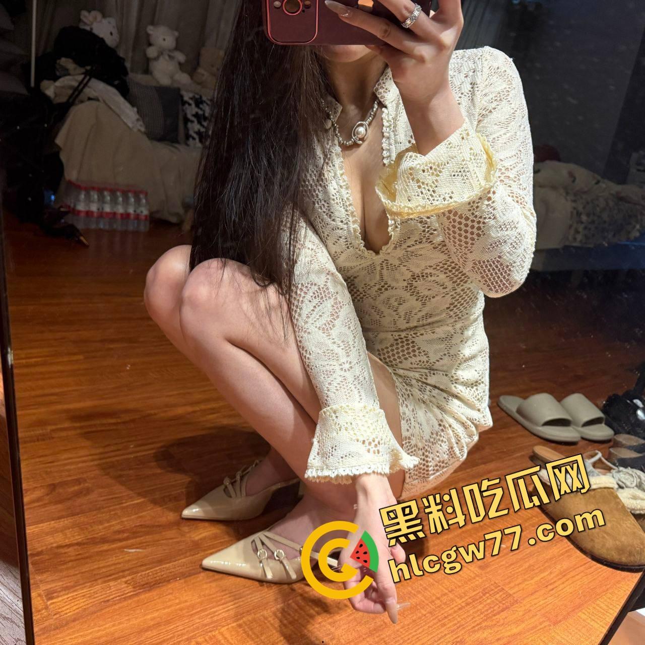 重庆御姐护士『图米海』被开盒,穿情趣抠逼拍片流出,腿长屁股翘骚话说得贼带劲,这女的男人全看哭了!-5