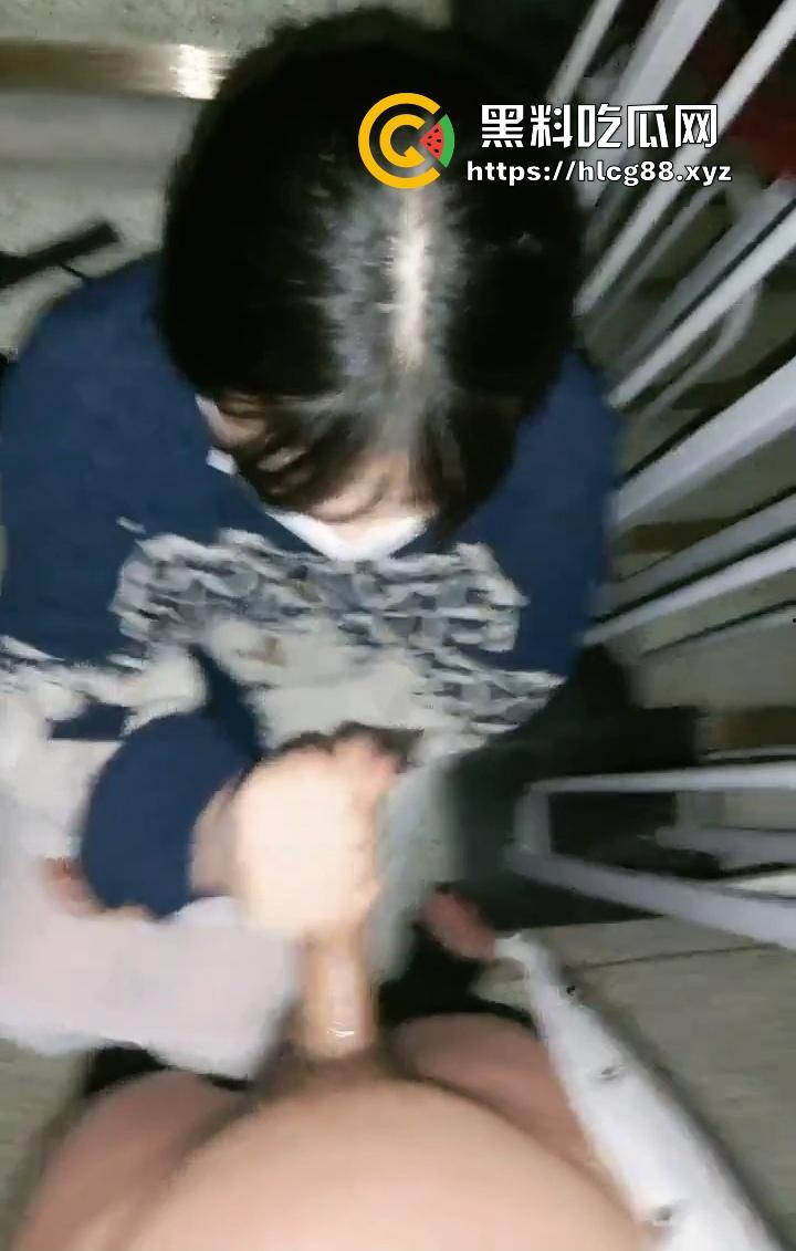 精神小妹『安萱尔』手活神技,楼道里猛搞大保健,润滑油推鸡巴爽射喷墙,手法牛逼鸡巴抖断!-9