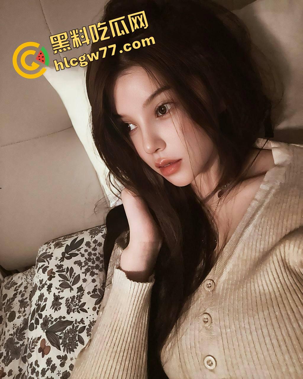 重庆御姐护士『图米海』被开盒,穿情趣抠逼拍片流出,腿长屁股翘骚话说得贼带劲,这女的男人全看哭了!-9