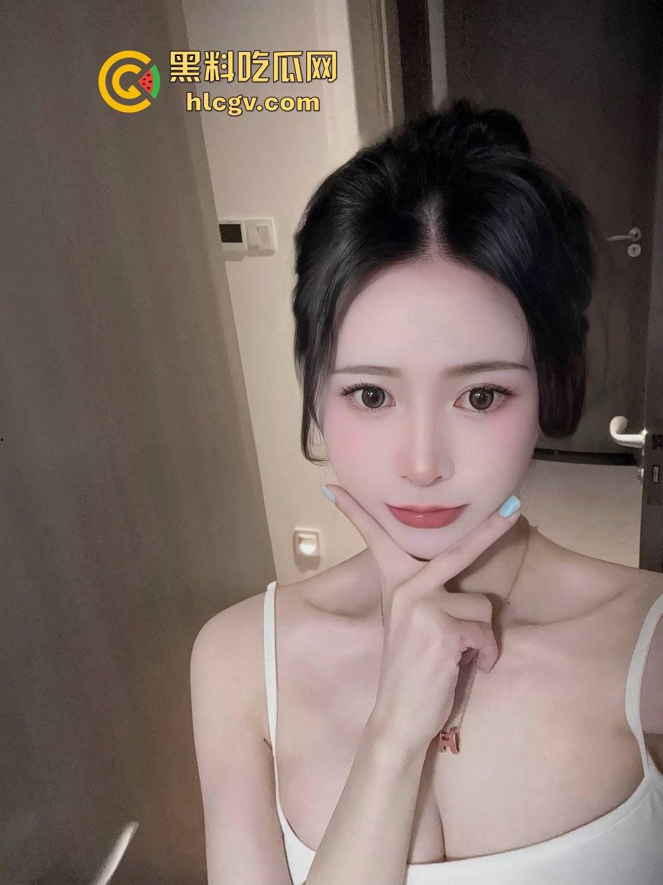 上海绿奴自爆极品骚妻!丝袜长腿撩到极致在线求单男!主动掰开骚穴邀单男干到爽!-1