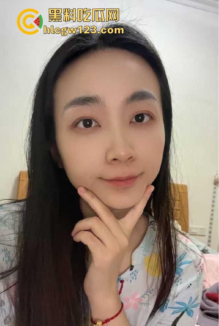 湖南长沙人妻【刘慧怡】网上裸聊视频流出 自慰扣穴画面惹火至极 高冷外表下是欲求不满的反差母狗!-2