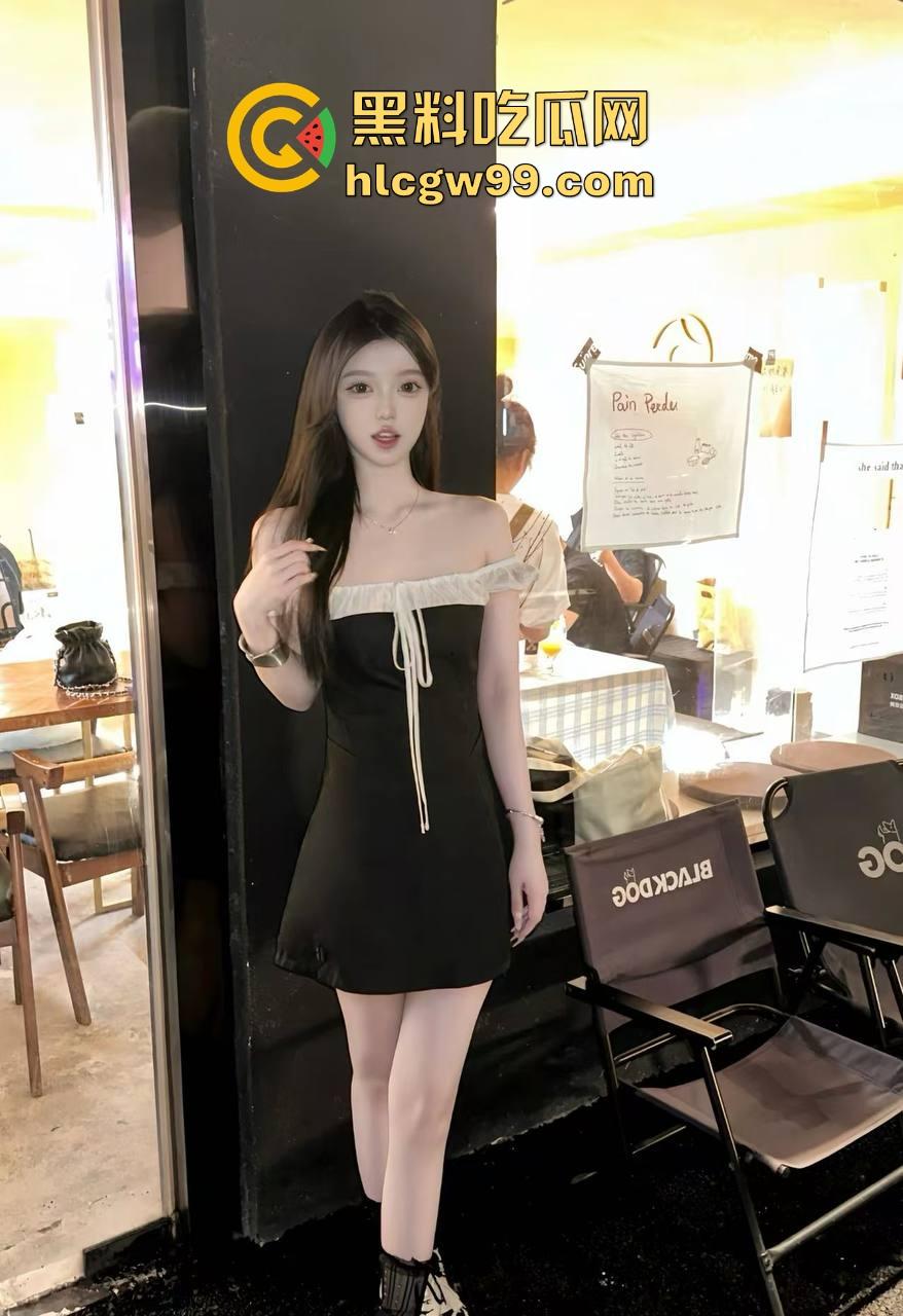 杭州嫩模『杨弈』被金主拉进卫生间手把手教学花洒灌肠,丝袜湿透还求主人继续灌,屁眼灌得鼓鼓的从屁眼喷水了!-4