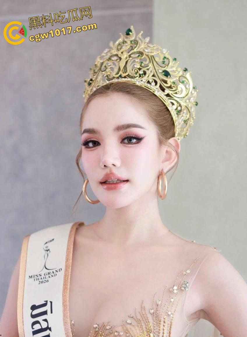 泰国选美丑闻,2025冠军【苏帕妮】,性感内衣挑逗、热辣私密镜头,巨乳翘臀让人欲罢不能。-1