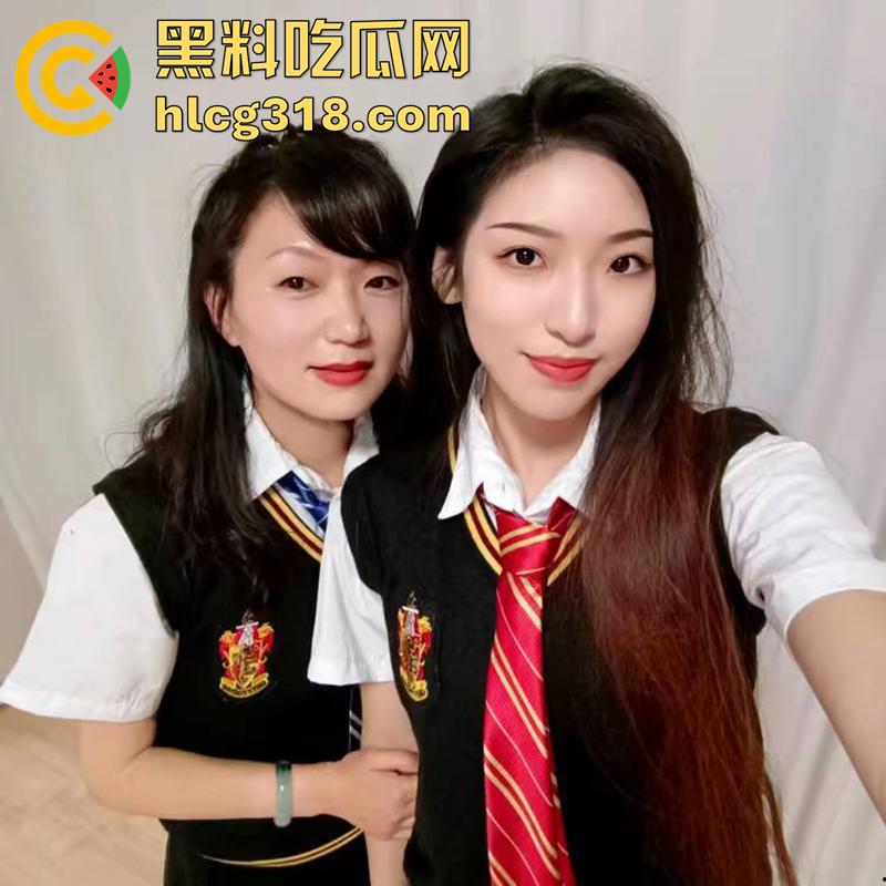 快手骚母女【辣妈爱跳舞】，极品骚妈带性感女儿，擦边热舞勾引金主，一同服侍金主爸爸视频曝光！-2