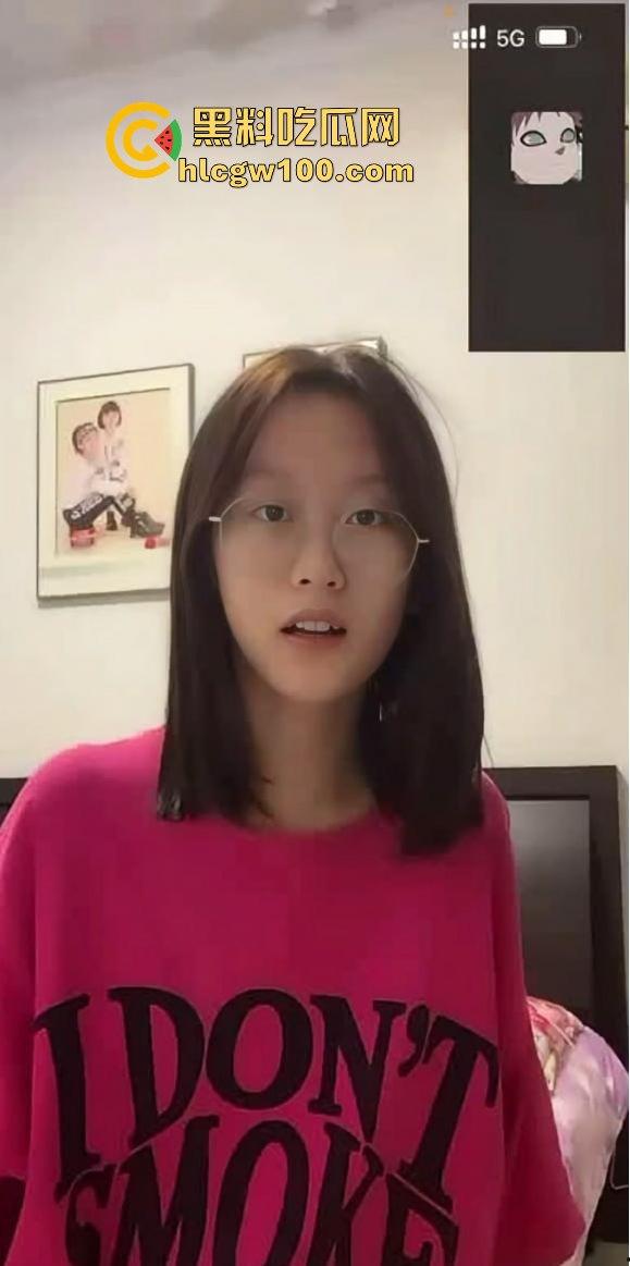 湖南长沙学院清纯大一学妹【朱颜丽】金主调教视频流出,揉胸自慰展示苗条身材,这反差绝了全网疯传!!-3