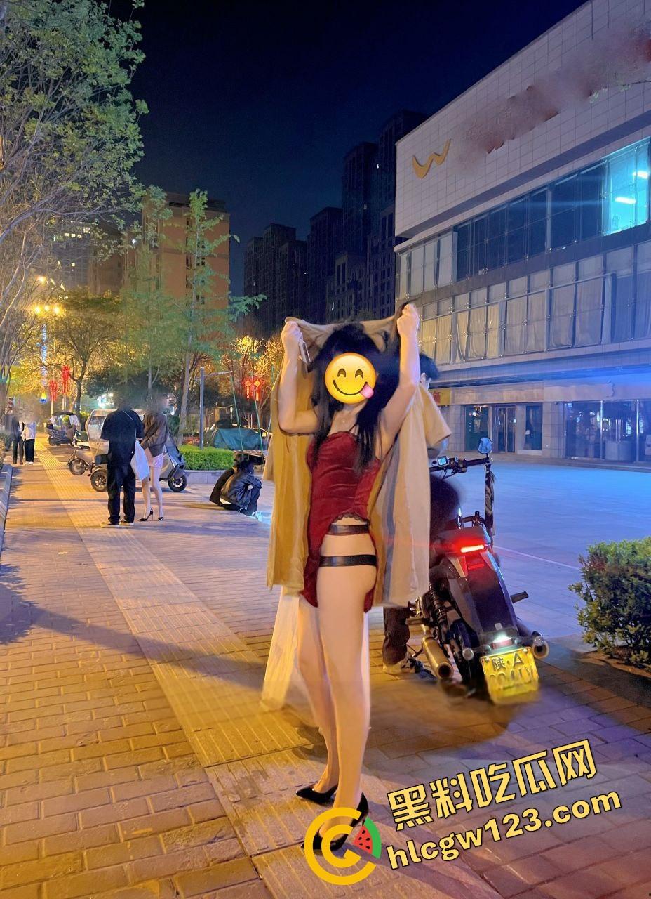 天津最野绿帽哥开放婚姻组团放妻,母狗团户外露出轮干单男,共享老婆新玩法?-3