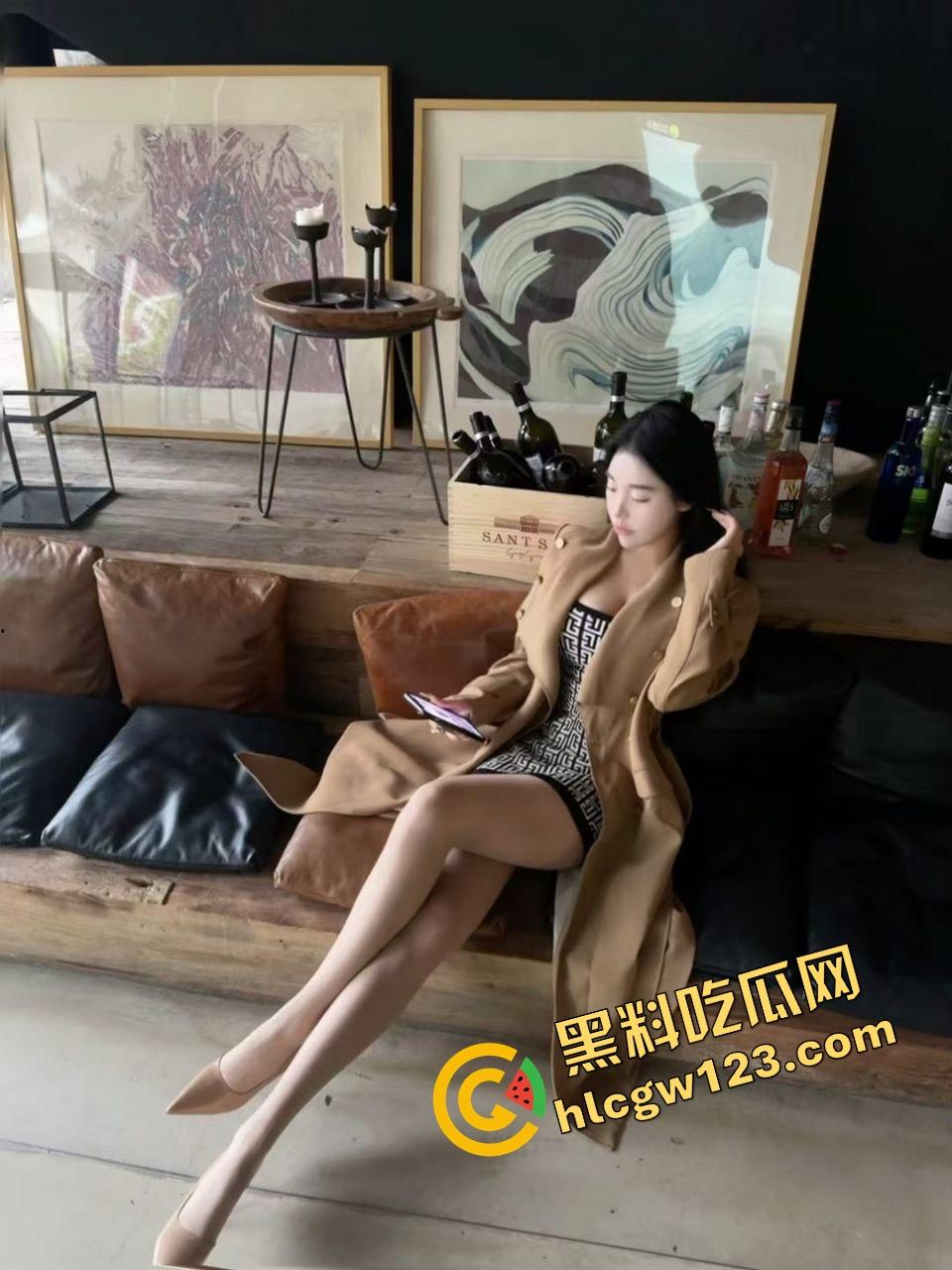 天津最野绿帽哥开放婚姻组团放妻,母狗团户外露出轮干单男,共享老婆新玩法?-6